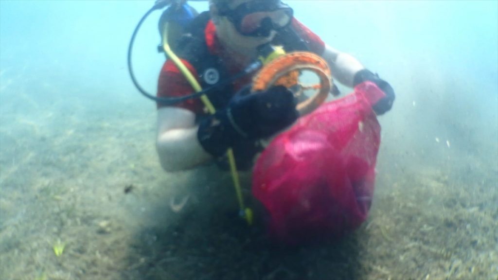 20200902 2 44166433 57853310 Web AK Parti Bodrum İlçe Başkanı Gökmen deniz dibi temizliği yaptı