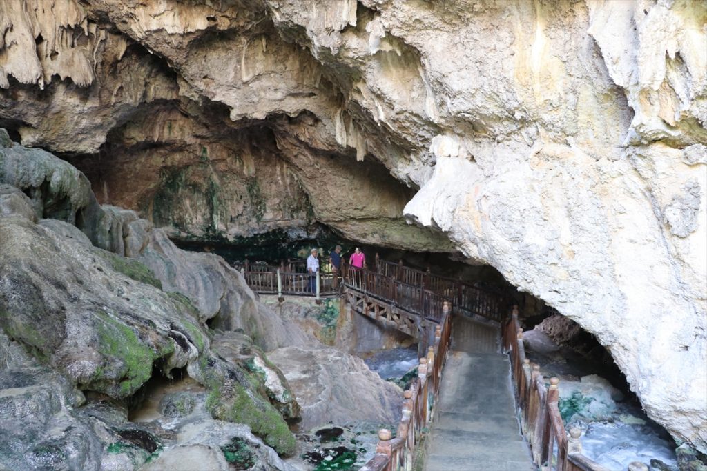 20200904 2 44194082 57894529 Web "Yer altındaki Pamukkale" de görenleri hayran bırakıyor