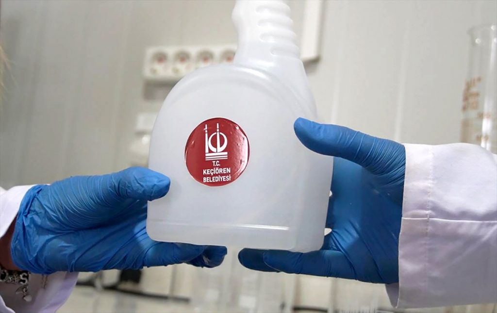 20200909 2 44263021 57998562 Web Keçiören Belediyesi kıyafet dezenfektanı üretiyor