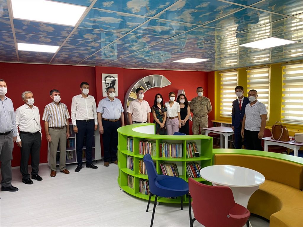 20200909 2 44264051 58000824 Web Kadın hekimlerden Manisa'da bir okula destek