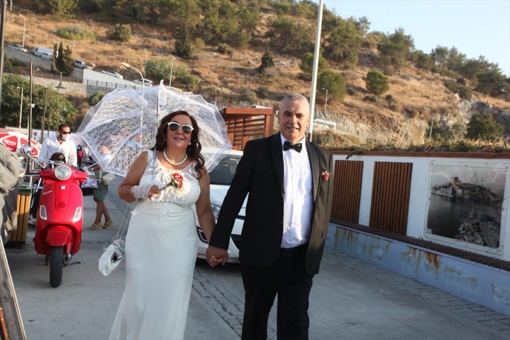 29 yil sonra evet dediler 1 Gençliklerinde evlenemeyen çift 29 yıl sonra "evet" dedi