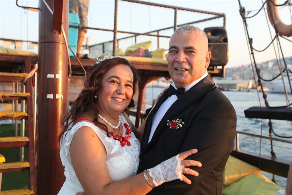 29 yil sonra evet dediler 4 Gençliklerinde evlenemeyen çift 29 yıl sonra "evet" dedi