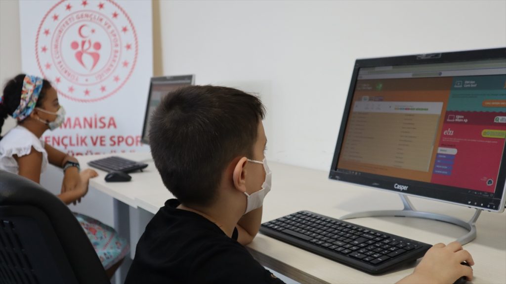 345 noktada eba 1 Bakan Kasapoğlu: "345 Gençlik Merkezimizde EBA eğitim seferberliği başlattık"