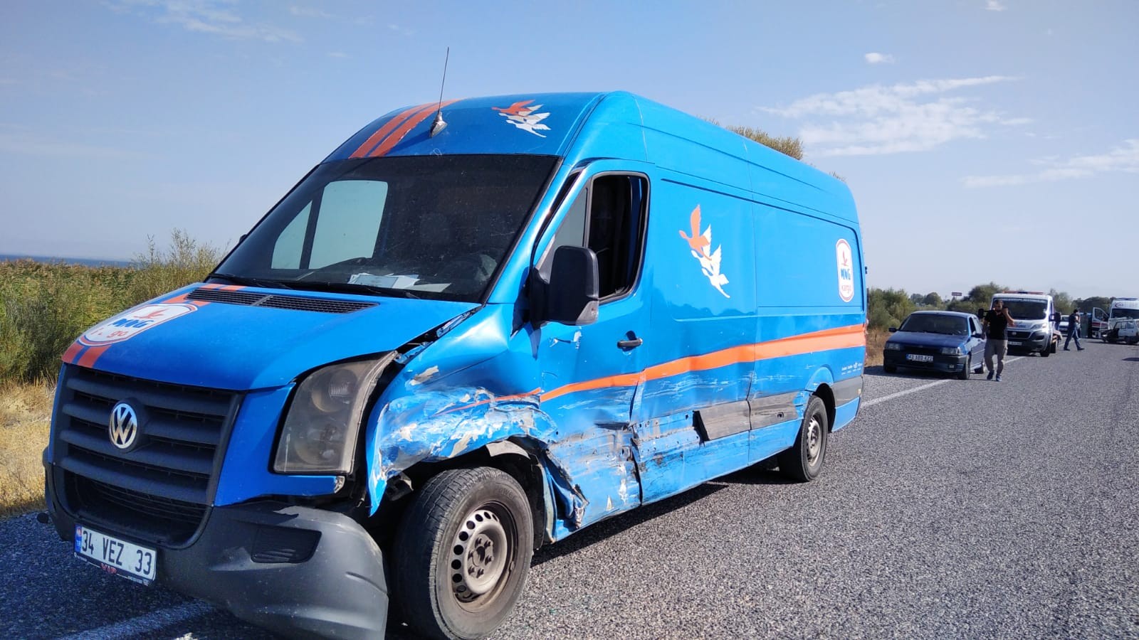 OTOMOBİL KARGO ARACIYLA ÇARPIŞTI