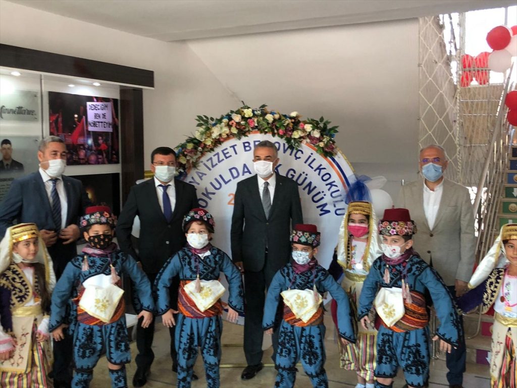 ak parti millet vekili mustafa savas ogrencilere incir ikram etti 3 AK Parti Aydın Milletvekili Mustafa Savaş, öğrencilere incir ikram etti