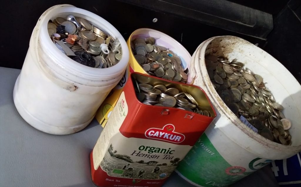 aydin da 2 kamyon cop cikan evde 169 bin tl bulundu 2 Aydın'da 2 kamyon çöpün çıktığı evde 169 bin lira bulundu