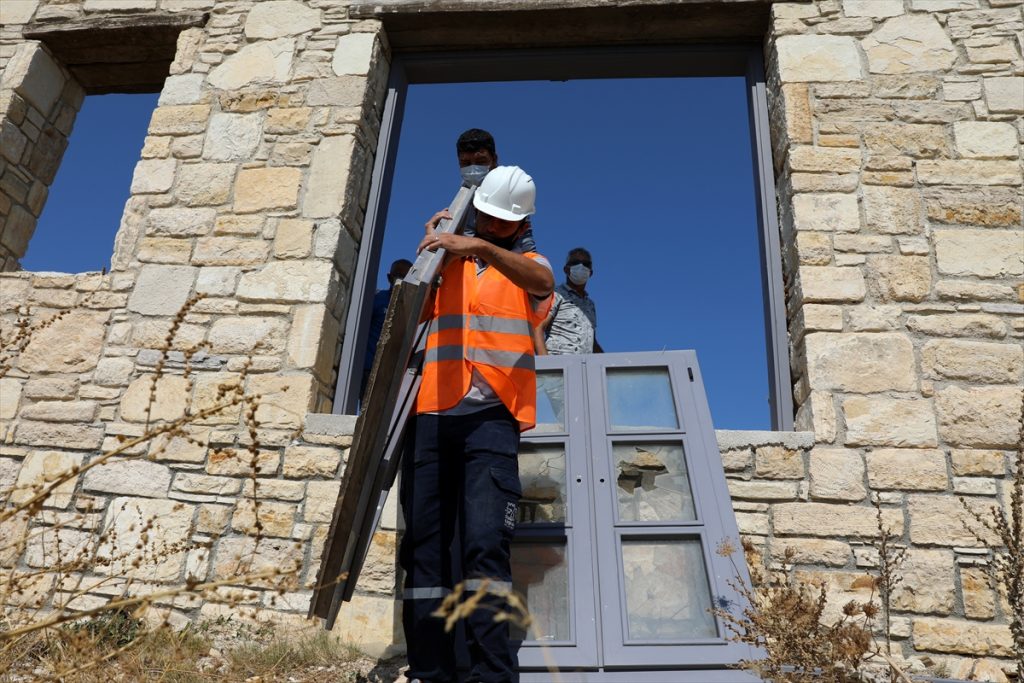 cesme de sit alanina insa edilen tas bina yikildi 3 Çeşme'de sit alanına inşa edilen taş bina yıkıldı