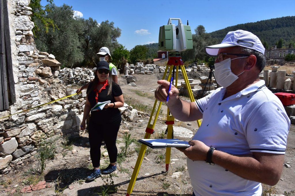 gladyator sehri gunyuzuzne cikiyor 3 "Gladyatörler şehri"nin Türk mimari yapıları gün yüzüne çıkarılıyor