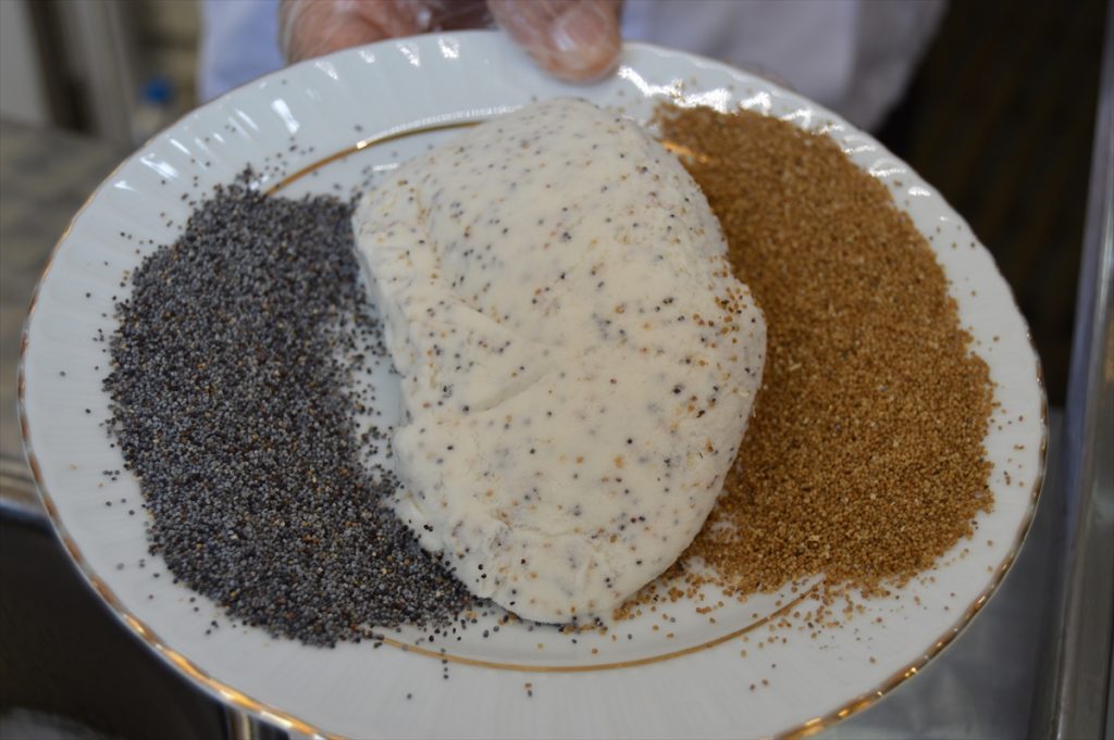 hashasli dondurma 3 Afyonkarahisar'da "haşhaşlı dondurma" farklı tadıyla ilgi çekiyor