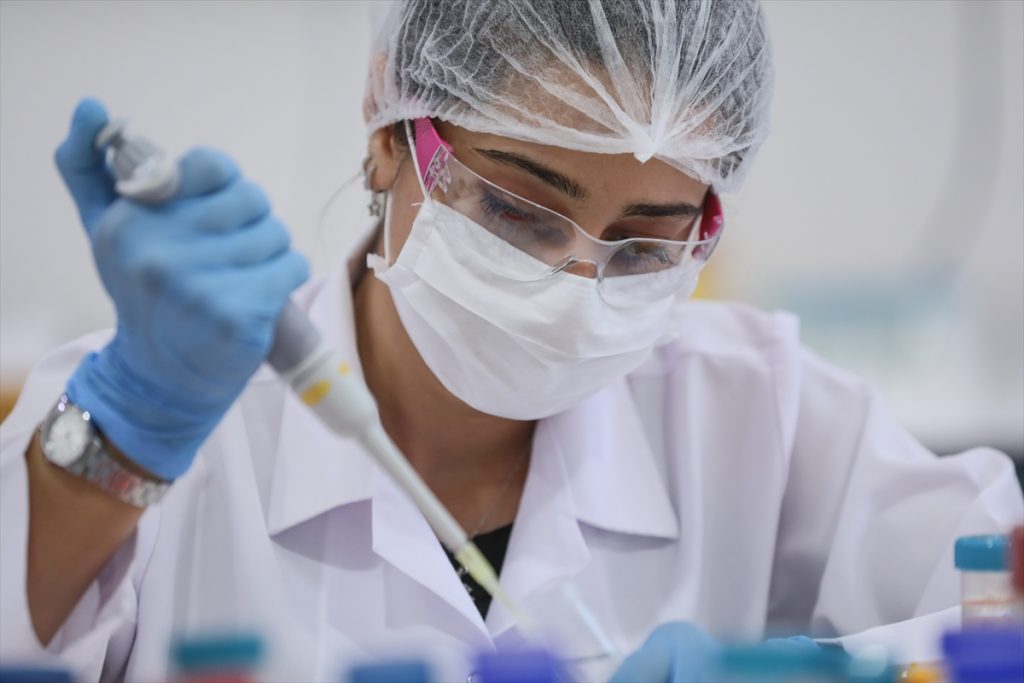 izmir de uretilen antikor testi 50 ulkeye dagitildi 3 İzmir'de geliştirilen yerli antikor testi yaklaşık 50 ülkeye ihraç edildi