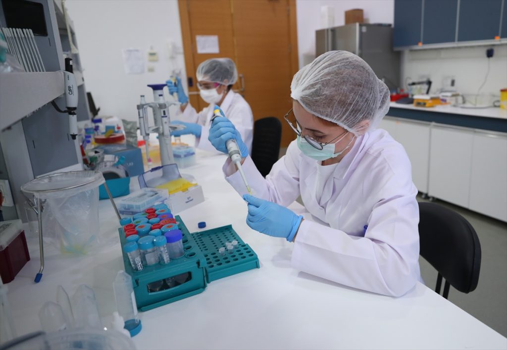 izmir de uretilen antikor testi 50 ulkeye dagitildi 7 İzmir'de geliştirilen yerli antikor testi yaklaşık 50 ülkeye ihraç edildi