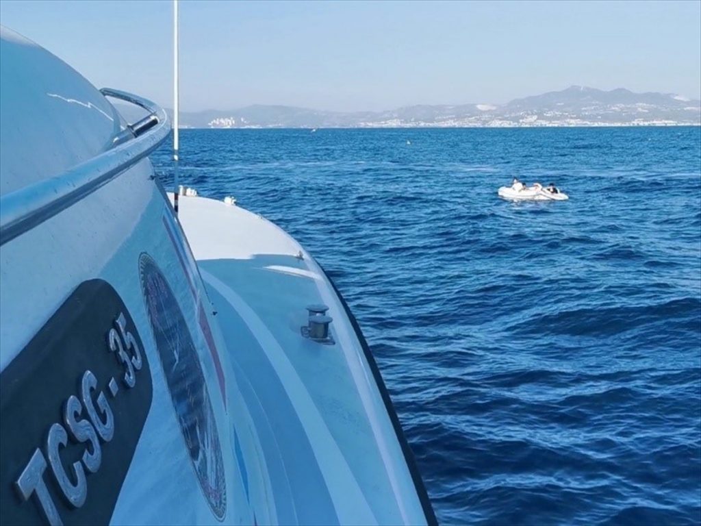 kusadasinda 4 siginmaci kurtarildi 1 Kuşadası'nda Türk karasularına itilen 4 sığınmacı kurtarıldı