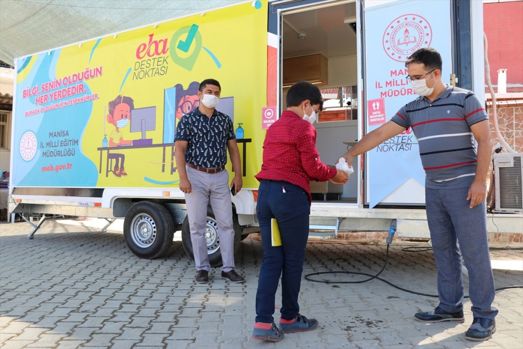 manisa da eba destek noktasi olusturuldu 8 Manisa'da gezici EBA karavanı uzaktan eğitime katılamayan öğrencilere hizmet veriyor