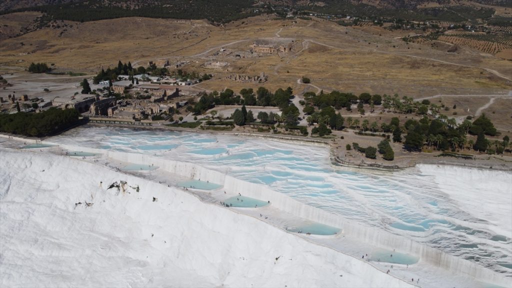 pamukkale yi agustosta 145 bin kisi ziyaret etti 1 Pamukkale'yi ağustosta 145 bin kişi ziyaret etti