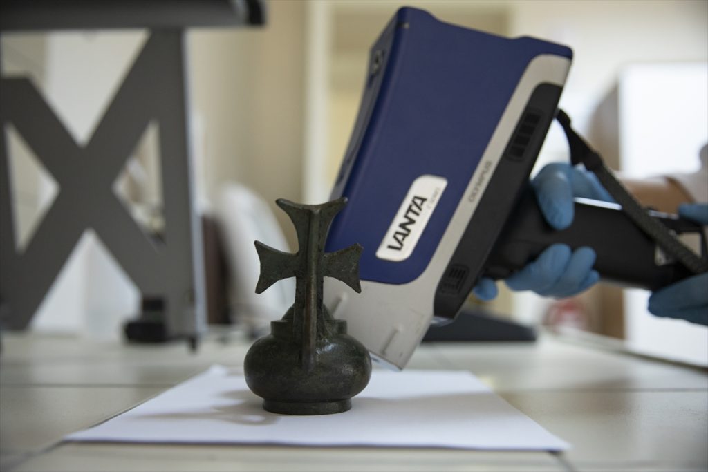 tarihi eserlere hassasiyet ile can veriyor 1 Tarihi eserlere "cerrah" hassasiyetiyle hayat veriyorlar