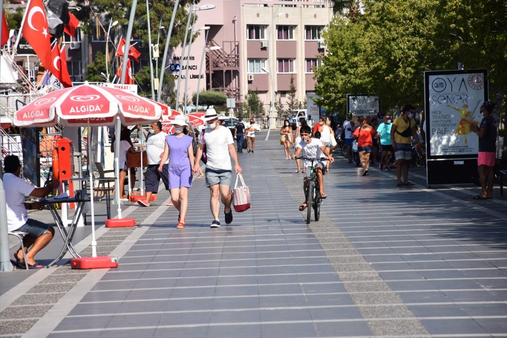 turkiye de Türkiye'deki "güvenli tatil" imkanı salgın döneminde turizmi hareketlendirdi