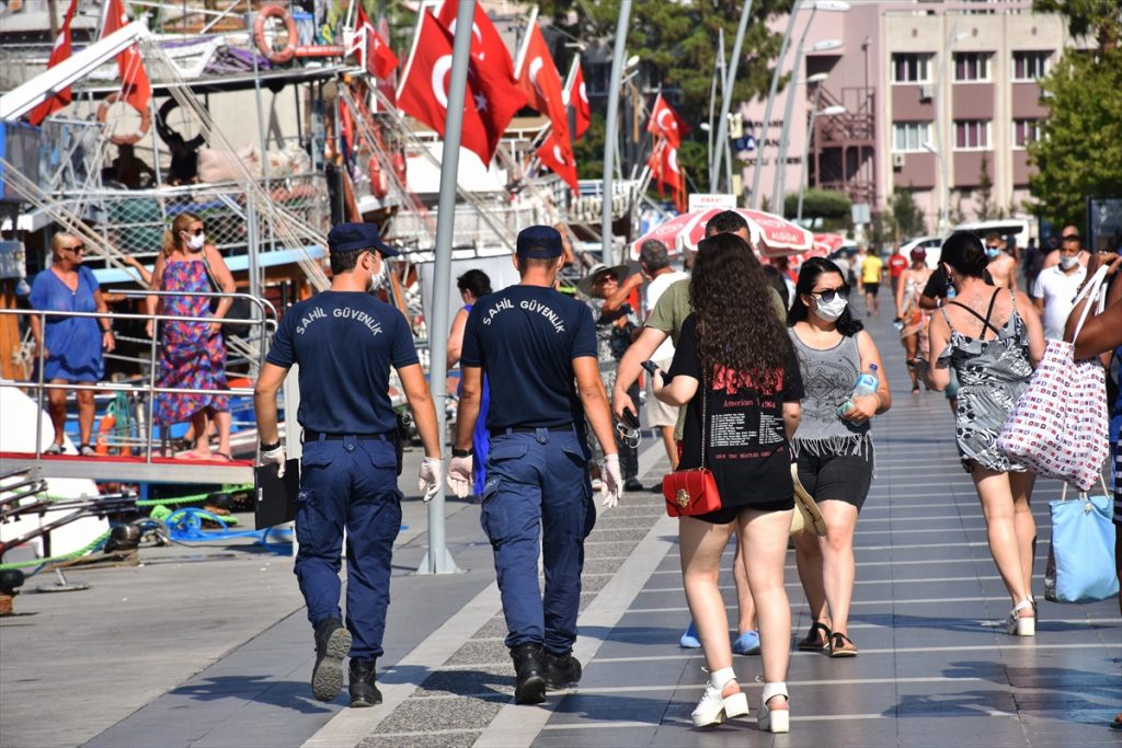 turkiye de guvenli tatil Türkiye'deki "güvenli tatil" imkanı salgın döneminde turizmi hareketlendirdi