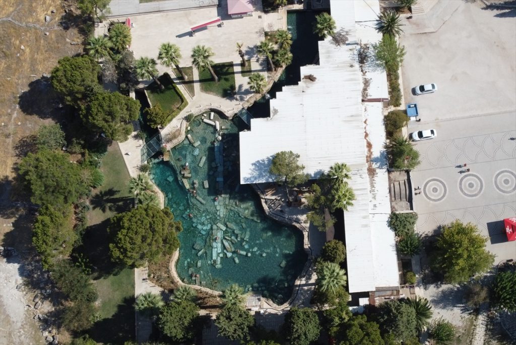 ziyaret etti Pamukkale'deki antik havuzu 100 günde 60 bin kişi ziyaret etti