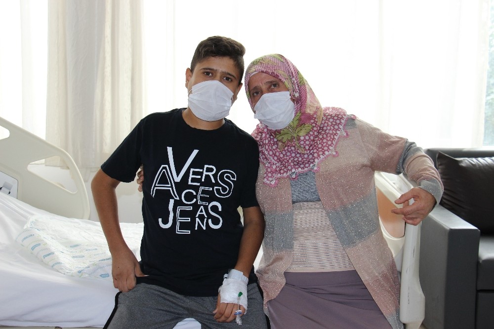 16 yasindaki taner annesinin bobregiyle hayata tutundu 0 q26mKr2U 16 yaşındaki Taner, annesinin böbreğiyle hayata tutundu