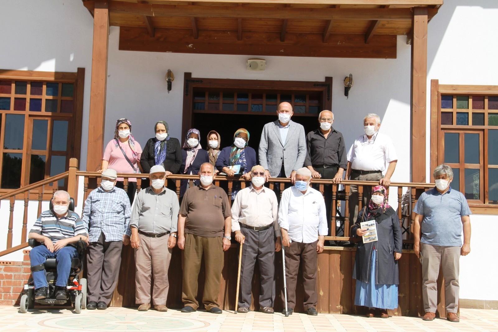 BAŞKAN ERTÜRK, YAŞLILARI YALNIZ BIRAKMADI