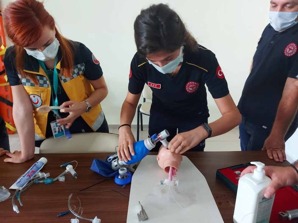 acil servis ekibi cocuklarda ileri yasam destegi egitimi aldi 1 Acil Servis ekibi ’Çocuklarda İleri Yaşam Desteği’ eğitimi aldı