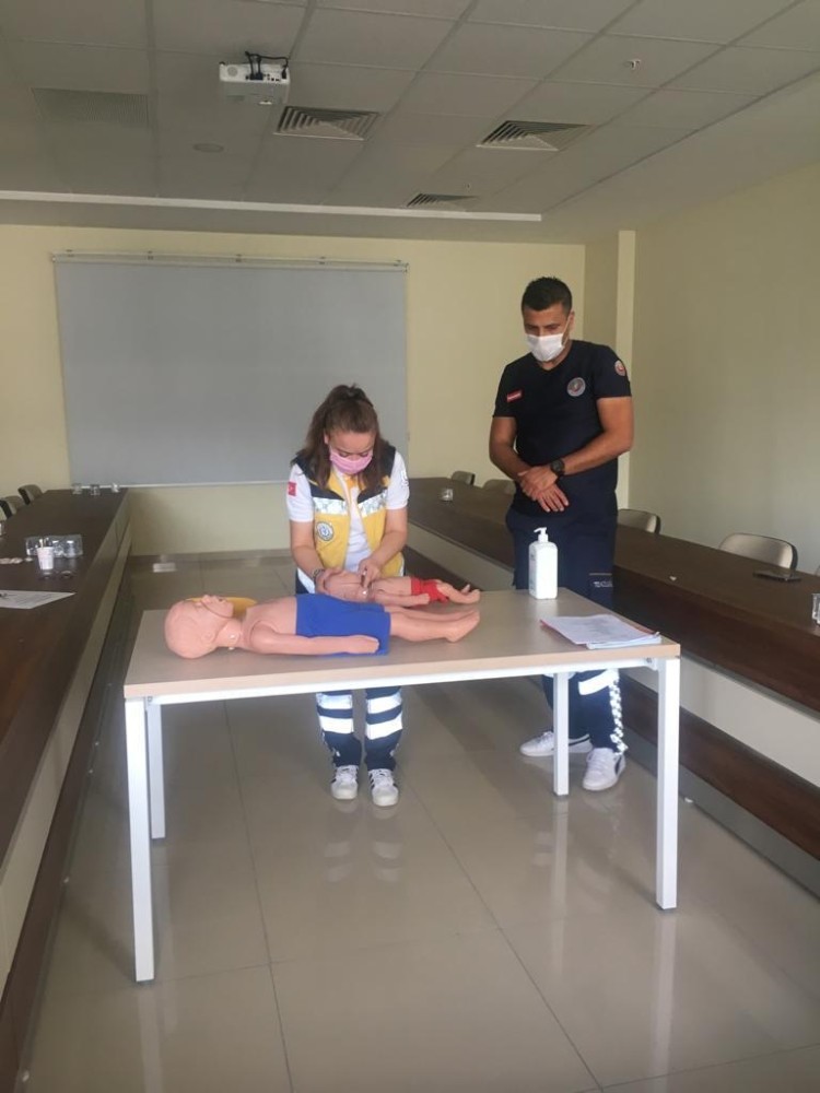 acil servis ekibi cocuklarda ileri yasam destegi egitimi aldi 2 VYTja2F7 Acil Servis ekibi ’Çocuklarda İleri Yaşam Desteği’ eğitimi aldı