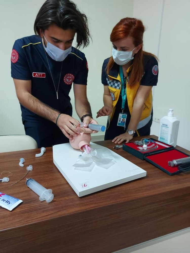 acil servis ekibi cocuklarda ileri yasam destegi egitimi aldi 3 HX1gvr4G Acil Servis ekibi ’Çocuklarda İleri Yaşam Desteği’ eğitimi aldı