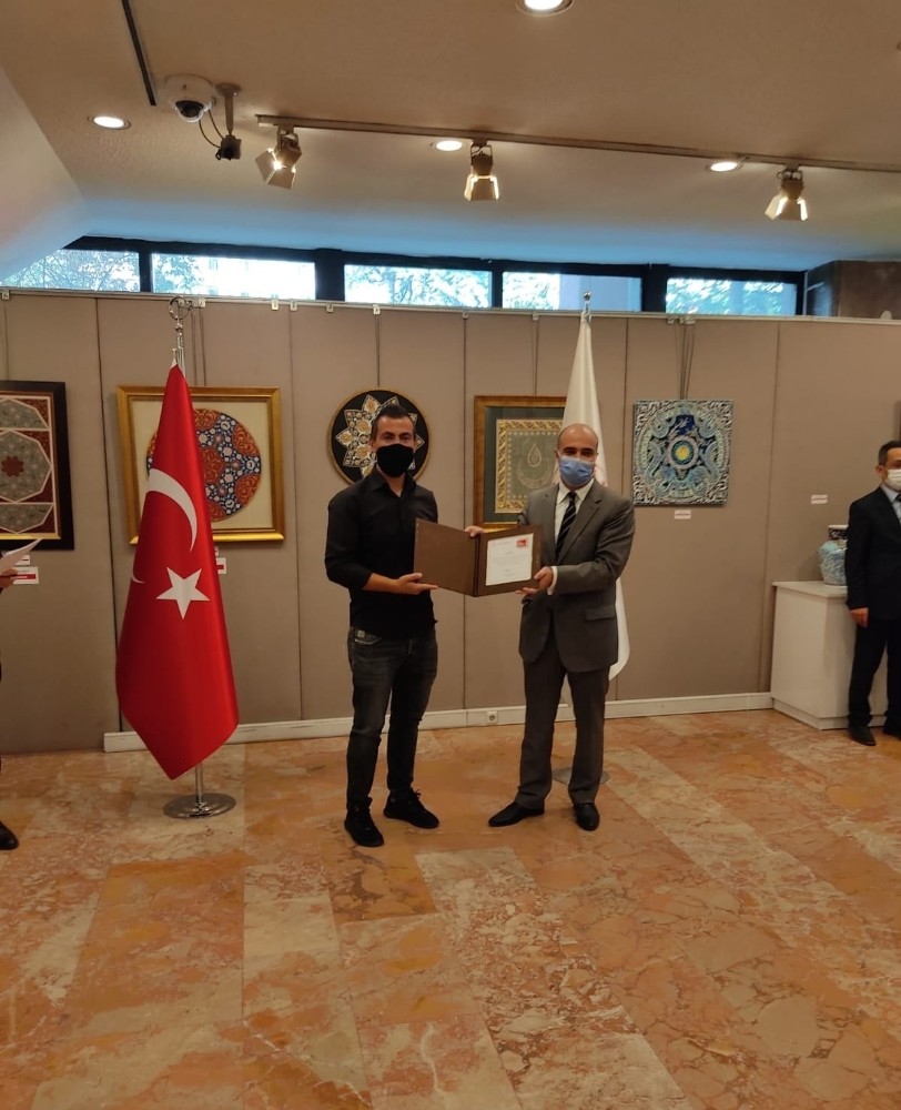 adu ogretim gorevlisi erturk cini alaninda mansiyon odulunun sahibi oldu 0 SMgMlriC ADÜ Öğretim Görevlisi Ertürk, çini alanında mansiyon ödülünün sahibi oldu