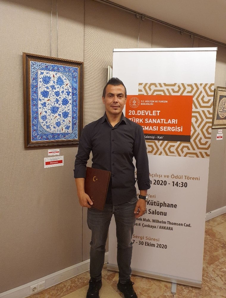 adu ogretim gorevlisi erturk cini alaninda mansiyon odulunun sahibi oldu 1 CRMEeRZJ ADÜ Öğretim Görevlisi Ertürk, çini alanında mansiyon ödülünün sahibi oldu