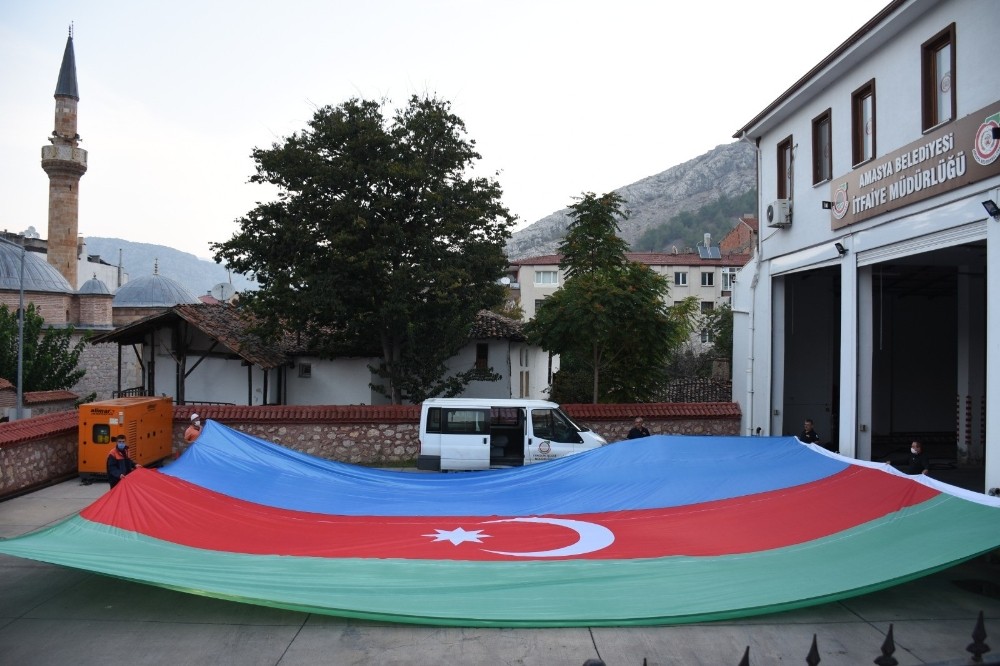 amasyadan azerbaycana dev bayrakli destek 1 gONu613E Amasya’dan Azerbaycan’a dev bayraklı destek
