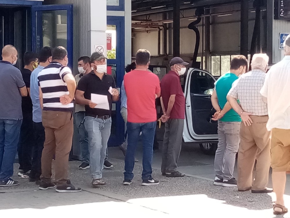 arac muayenesinde sosyal mesafe yok oldu 1 QcGekJf3 Araç muayenesinde sosyal mesafe yok oldu