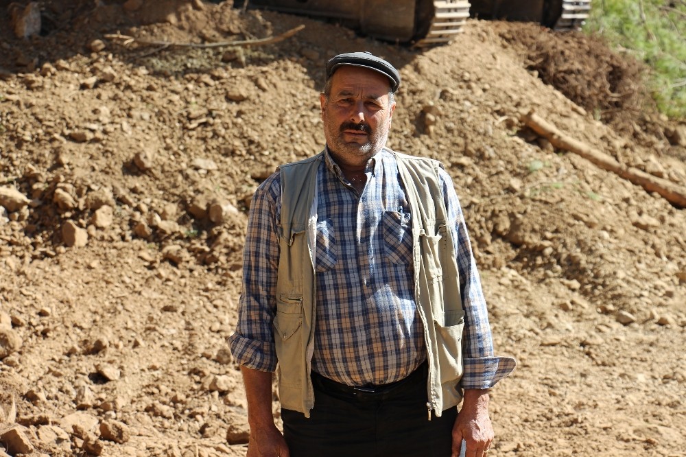 asagi kayacik muhtari yasardan cerciogluna yol tesekkuru 1 44p1zwig Aşağı Kayacık Muhtarı Yaşar’dan Çerçioğlu’na yol teşekkürü