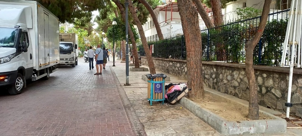 askerlik subesi onundeki supheli valiz panige neden oldu 1 pSjd5hvS Askerlik şubesi önündeki şüpheli valiz paniğe neden oldu