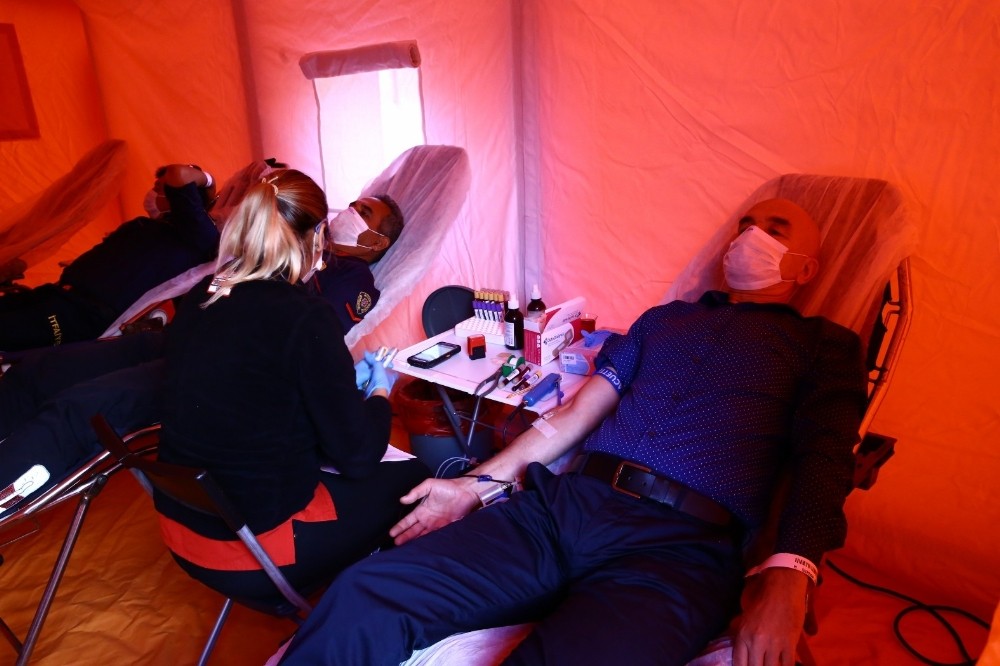 ates savascilari bu sefer kan vermek icin seferber oldu 3 Za149I8X Ateş savaşçıları bu sefer kan vermek için seferber oldu