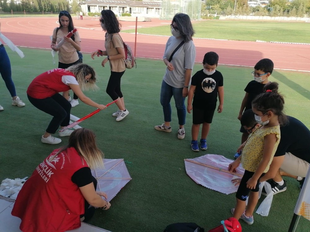 ay yildizli ucurtmalar gokyuzunde suzuldu 2 zEZh8PdX Ay Yıldızlı uçurtmalar gökyüzünde süzüldü