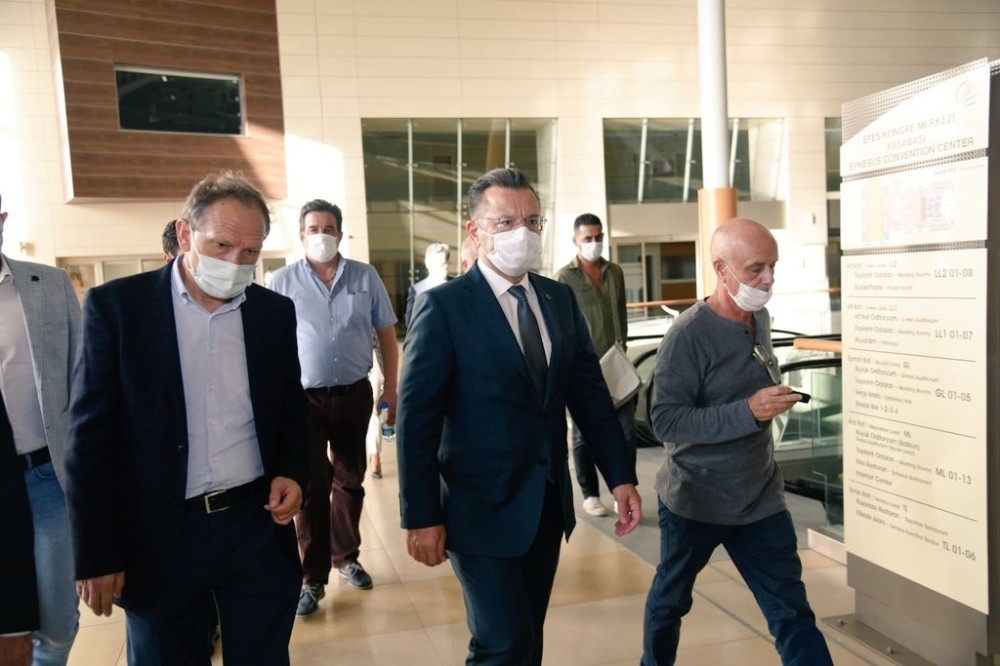 aydin valisi aksoy elektrigi kesik olan kongre merkezinde inceleme yapti 2 6aJiSWDM Aydın Valisi Aksoy, elektriği kesik olan kongre merkezinde inceleme yaptı