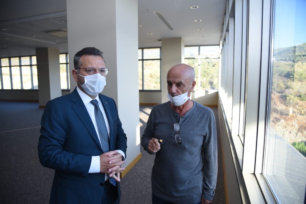 aydin valisi aksoy elektrigi kesik olan kongre merkezinde inceleme yapti 3 iz3ZtNkY Aydın Valisi Aksoy, elektriği kesik olan kongre merkezinde inceleme yaptı