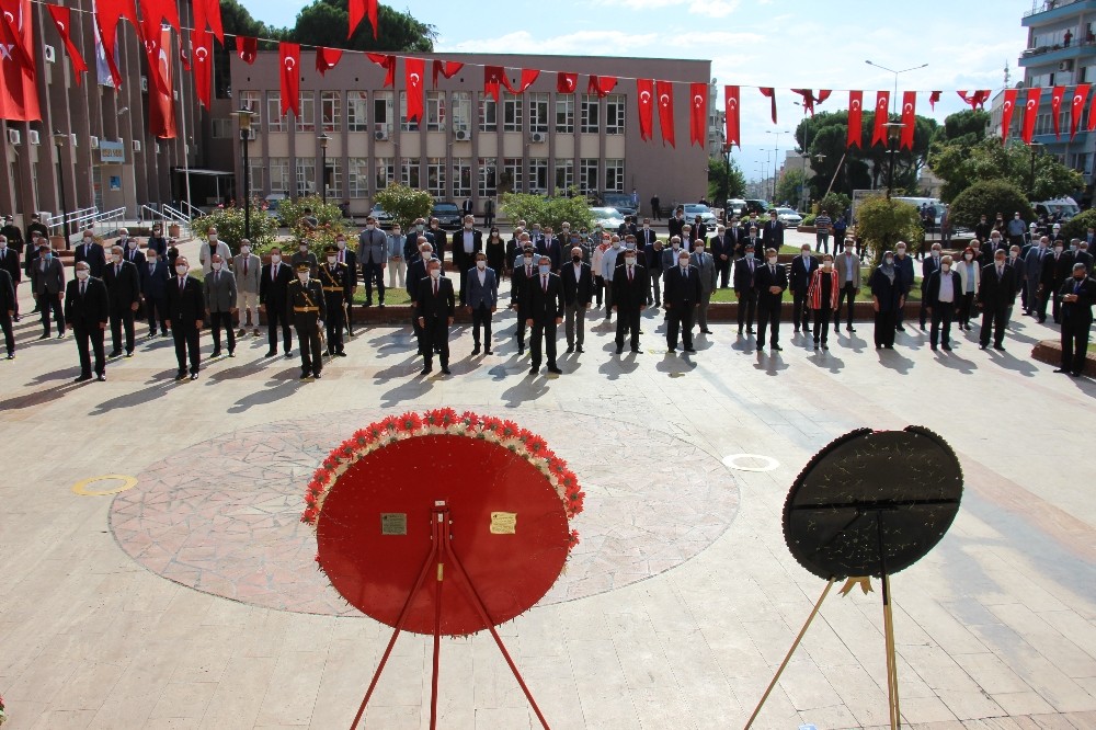 aydinda 29 ekim kutlamalari celenk koyma toreni basladi 5 2jlCsSPs Aydın’da 29 Ekim kutlamaları çelenk koyma töreni başladı