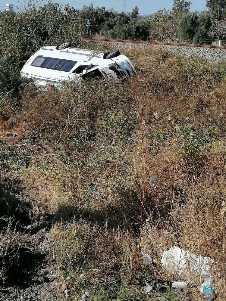 aydinda yolcu minibusu devrildi 6 yarali 3 vt1v2Asd Aydın’da yolcu minibüsü devrildi: 6 yaralı