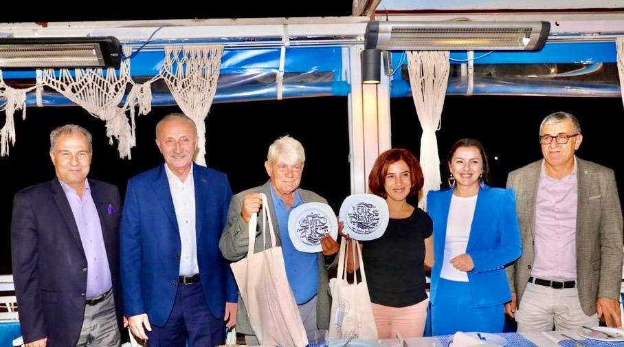 baskan atabay muhtarlarla yemekte bir araya geldi 0 7TgcBM4k Başkan Atabay muhtarlarla yemekte bir araya geldi