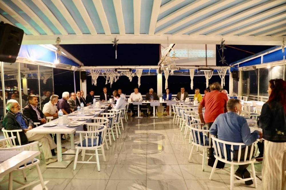 baskan atabay muhtarlarla yemekte bir araya geldi 1 Başkan Atabay muhtarlarla yemekte bir araya geldi