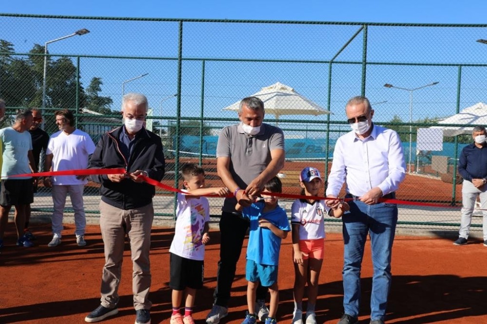baskan atabay tenis senligine katildi 1 7kgfF7Dm Başkan Atabay tenis şenliğine katıldı