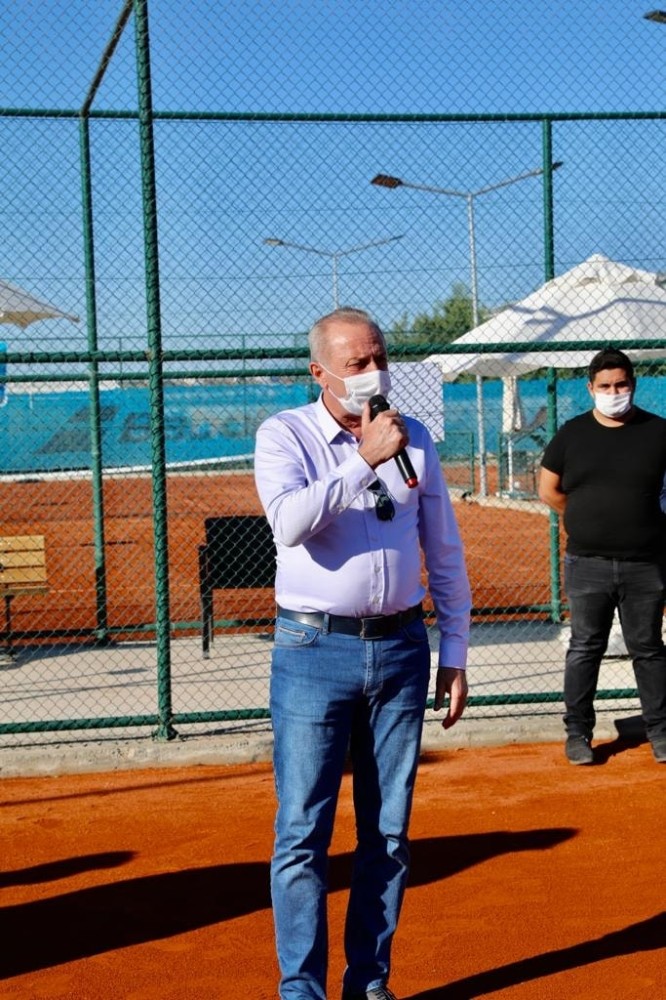 baskan atabay tenis senligine katildi 3 wMWlSUrP Başkan Atabay tenis şenliğine katıldı