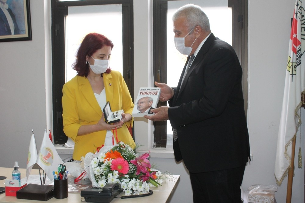 baskan atay gazetecileri unutmadi 1 n6VKEMWv Başkan Atay, gazetecileri unutmadı