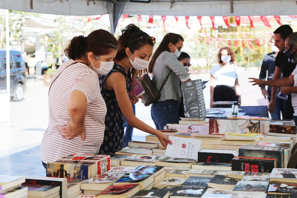 baskan atay yazarlar ve kitapseverler ile bir araya geldi 2 kZG7v233 Başkan Atay yazarlar ve kitapseverler ile bir araya geldi