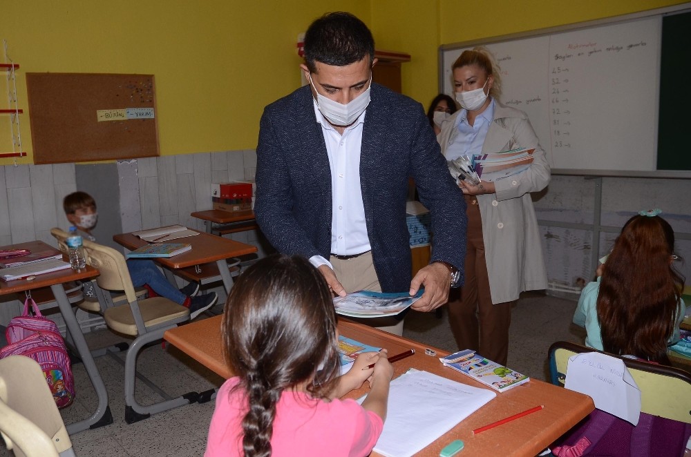 baskan gunel 5 bin ogrenciye hayvan sevgisini anlatan kitap hediye etti 2 ckhiIjZg Başkan Günel, 5 bin öğrenciye hayvan sevgisini anlatan kitap hediye etti