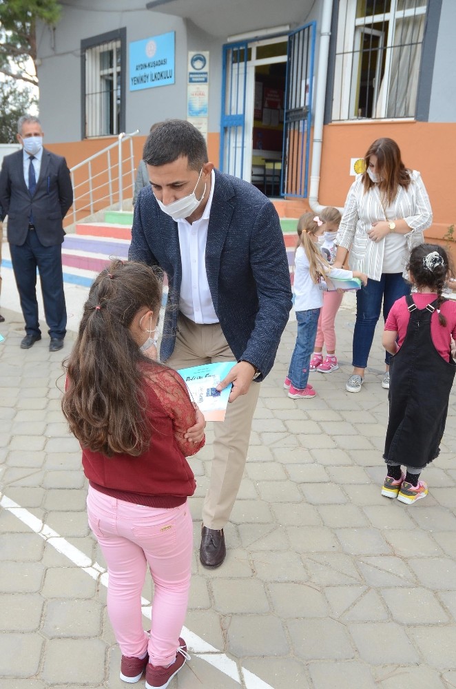 baskan gunel 5 bin ogrenciye hayvan sevgisini anlatan kitap hediye etti 5 Başkan Günel, 5 bin öğrenciye hayvan sevgisini anlatan kitap hediye etti