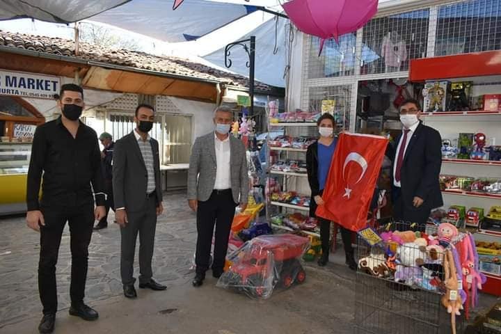 baskan inaldan esnafa 29 ekim hediyesi 1 jYKER799 Başkan İnal’dan esnafa 29 Ekim hediyesi