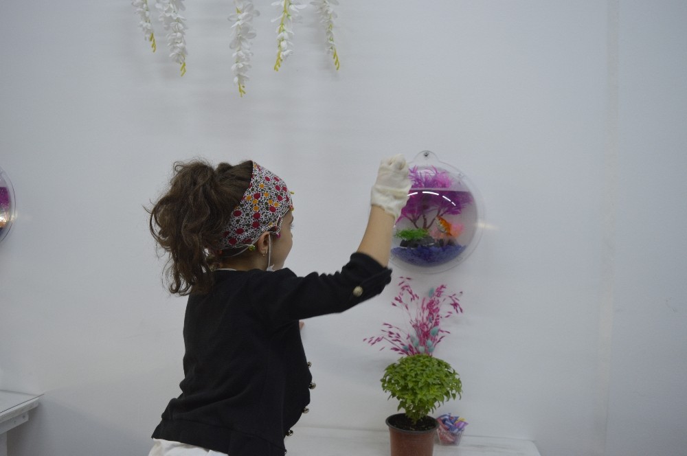 bu kafeye gelenler cicek sulayip balik da besliyor 3 9pPPDP6j Bu kafeye gelenler çiçek sulayıp balık da besliyor