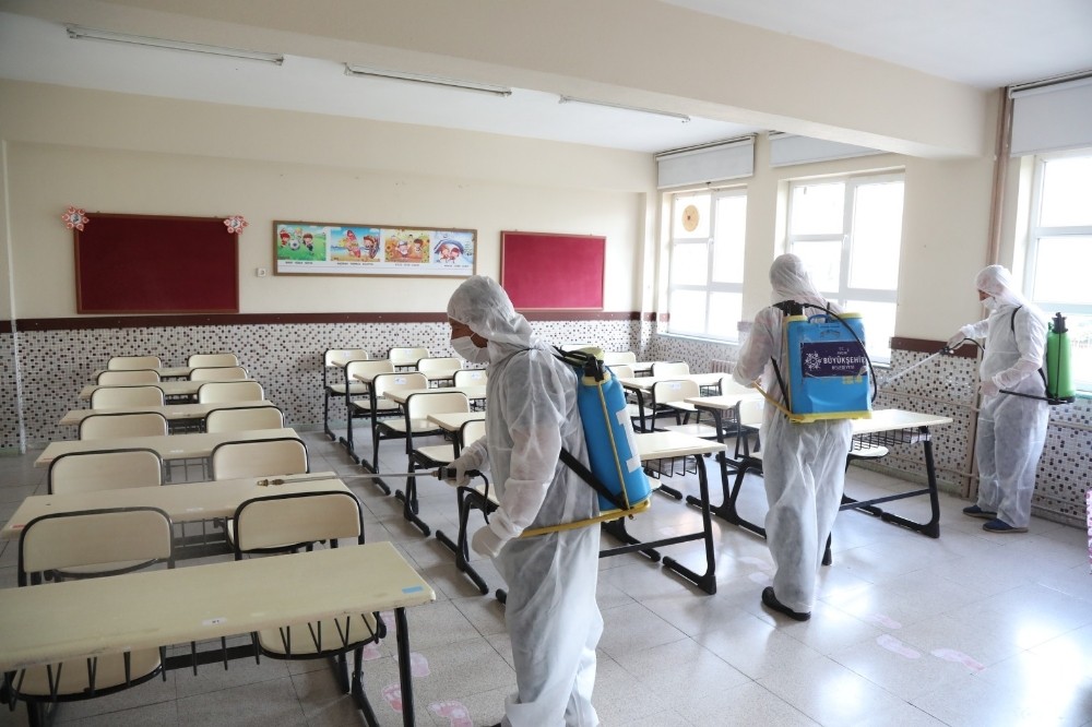 buyuksehir efelerde okullari dezenfekte ediyor 2 uyqvzLbM Büyükşehir Efeler’de okulları dezenfekte ediyor